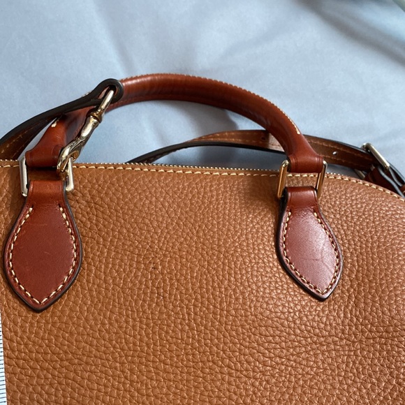 EUC Dooney and Bourke style R343 cognac/saddle brown satchel hand bag - Picture 3 of 13